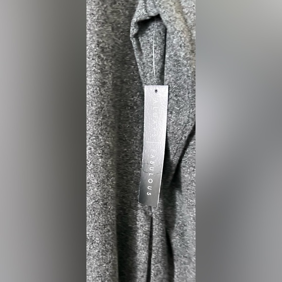 Absolutely Famous Gray Cold Shoulder Dress/Knee Length/ HAS POCKETS! Large/ NWT! - Picture 3 of 6